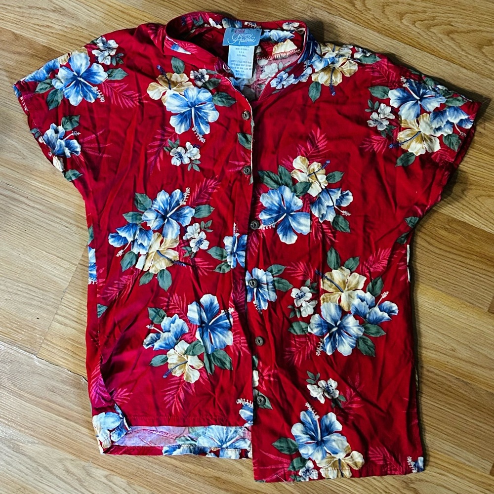 Vintage Woman’s Red Floral Young Hawaiian Aloha Shirt Size Small Rayon